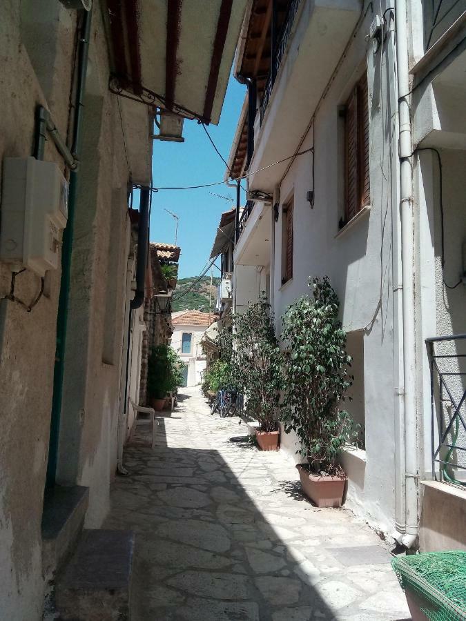 Appartamento Nafpaktos Old Town Esterno foto